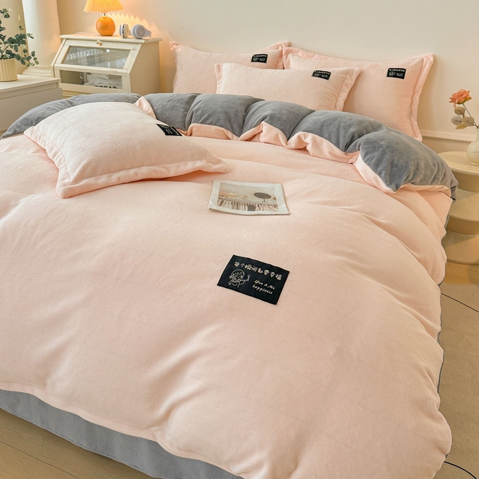 91家纺网 家纺一手货源 找家纺 莱越家纺 2025新款高克重牛奶绒纯色贴标款四件套（8斤重） 贴标-淡雅玉+绅士灰