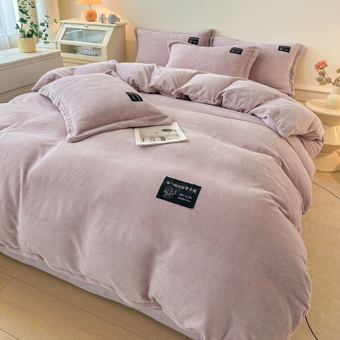91家纺网 家纺一手货源 找家纺 莱越家纺 2025新款高克重牛奶绒纯色贴标款四件套（8斤重） 贴标-典雅紫