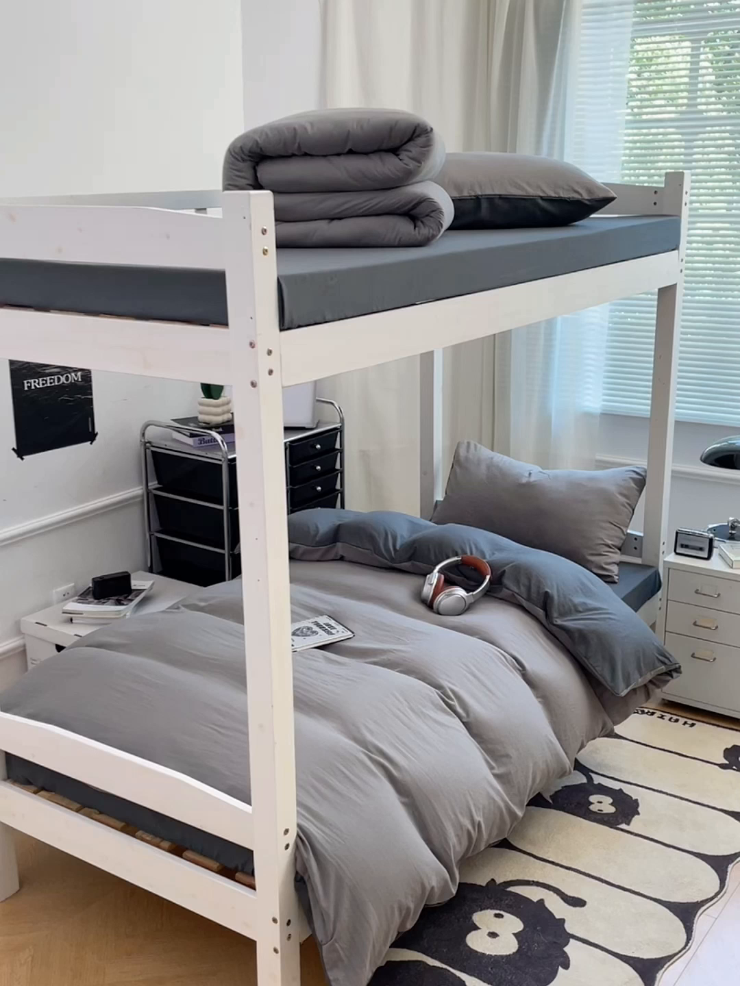 91家纺网 家纺一手货源 找家纺 梦卓家纺 2025新款学生宿舍上下铺纯色水洗棉三件套 魅影深灰