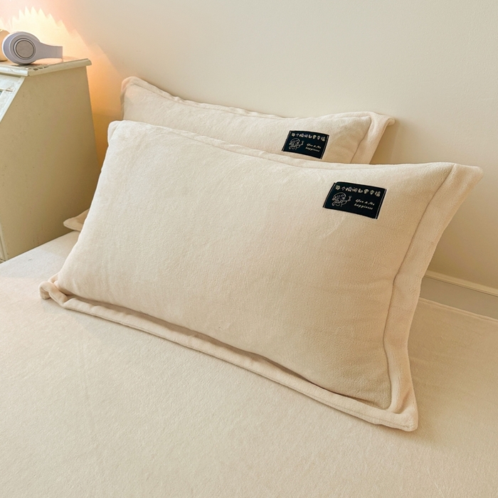 91家纺网 家纺一手货源 找家纺 莱越家纺 2025新款高克重牛奶绒纯色贴标款四件套（8斤重） 贴标-米白