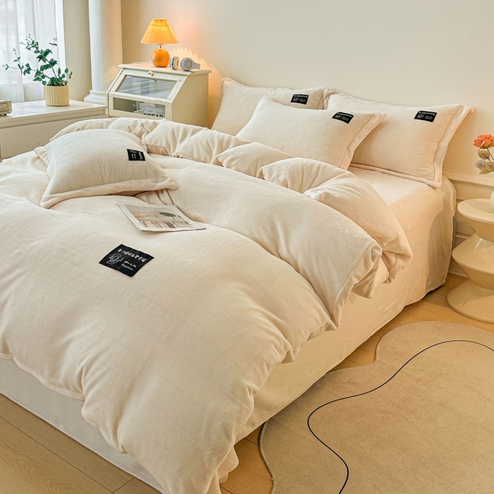91家纺网 家纺一手货源 找家纺 莱越家纺 2025新款高克重牛奶绒纯色贴标款四件套（8斤重） 贴标-米白