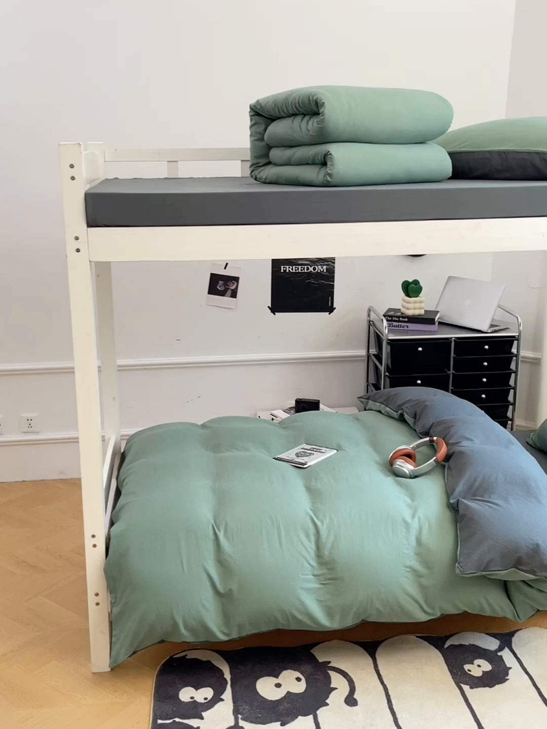 91家纺网 家纺一手货源 找家纺 梦卓家纺 2025新款学生宿舍上下铺纯色水洗棉三件套 抹茶绿深灰