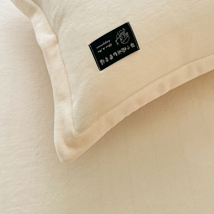 91家纺网 家纺一手货源 找家纺 莱越家纺 2025新款高克重牛奶绒纯色贴标款四件套（8斤重） 贴标-米白