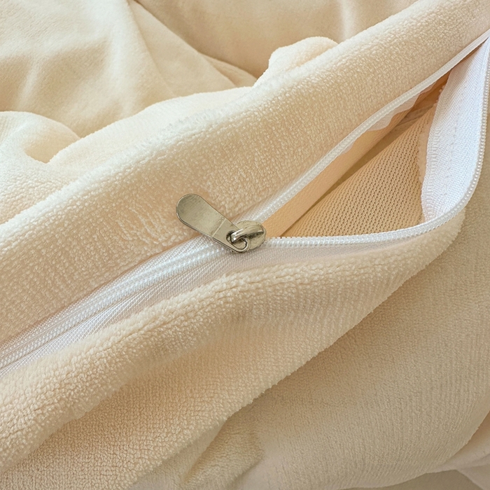 91家纺网 家纺一手货源 找家纺 莱越家纺 2025新款高克重牛奶绒纯色贴标款四件套（8斤重） 贴标-米白