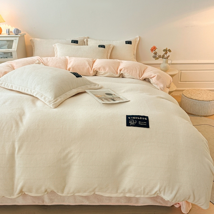 91家纺网 家纺一手货源 找家纺 莱越家纺 2025新款高克重牛奶绒纯色贴标款四件套（8斤重） 贴标-米白+淡雅玉