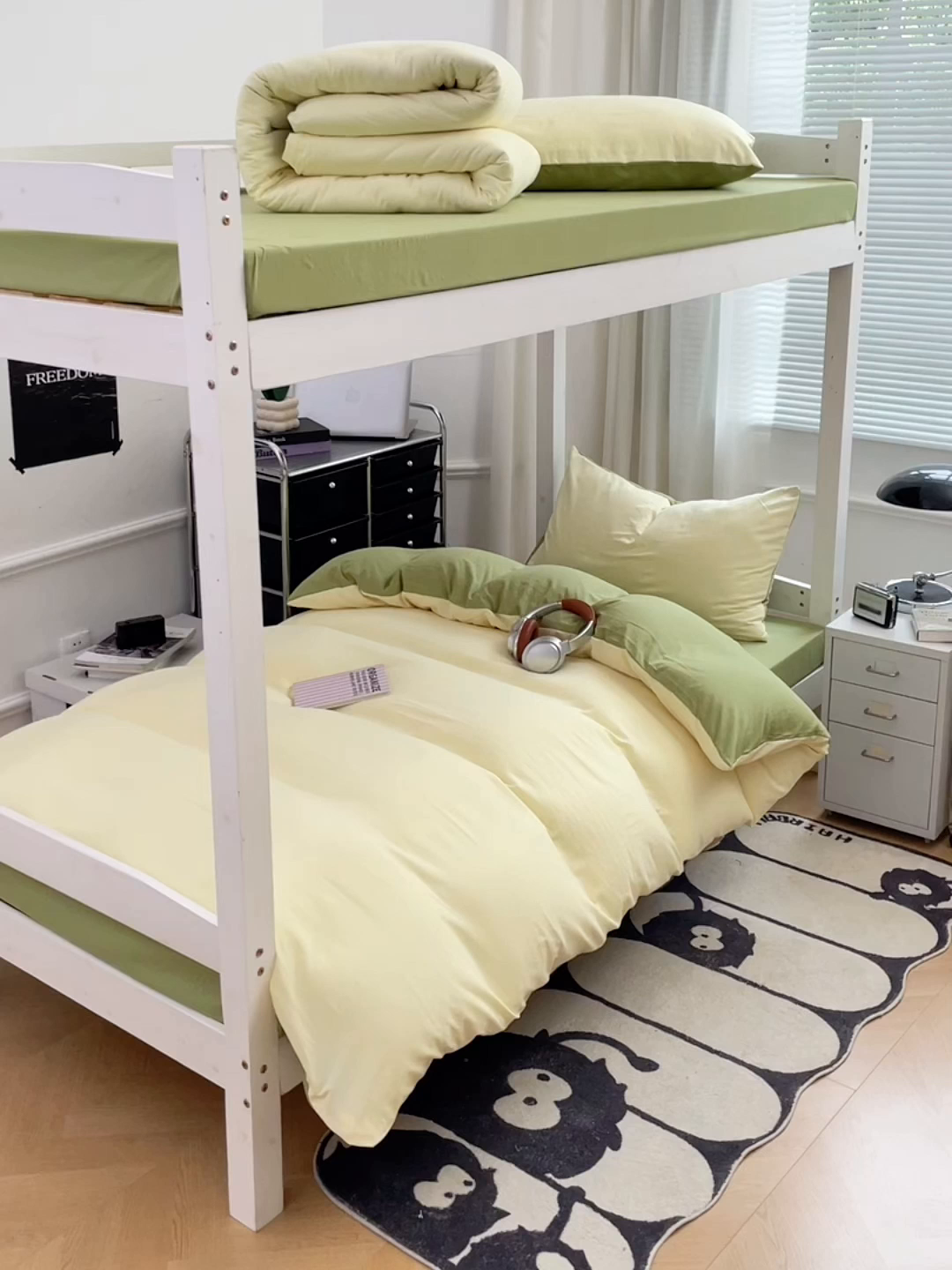 91家纺网 家纺一手货源 找家纺 梦卓家纺 2025新款学生宿舍上下铺纯色水洗棉三件套 奶黄芥末绿