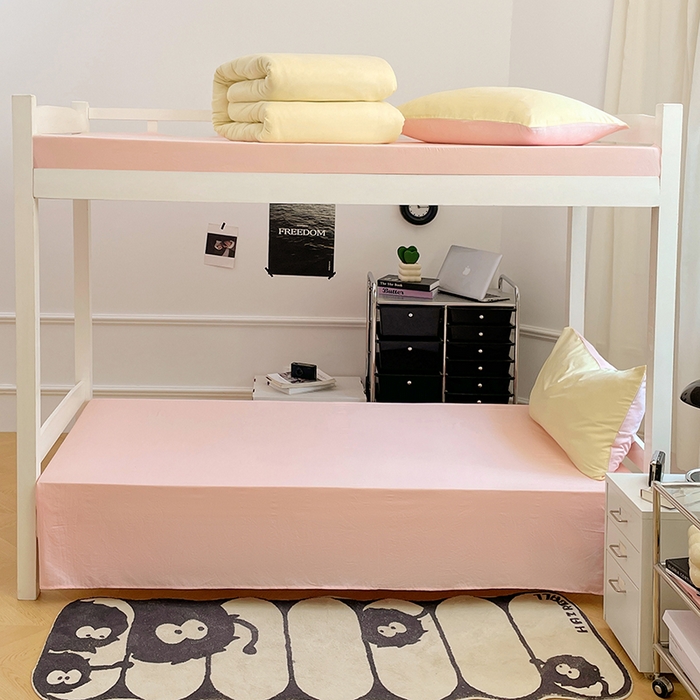 91家纺网 家纺一手货源 找家纺 梦卓家纺 2025新款学生宿舍上下铺纯色水洗棉三件套 奶黄水粉