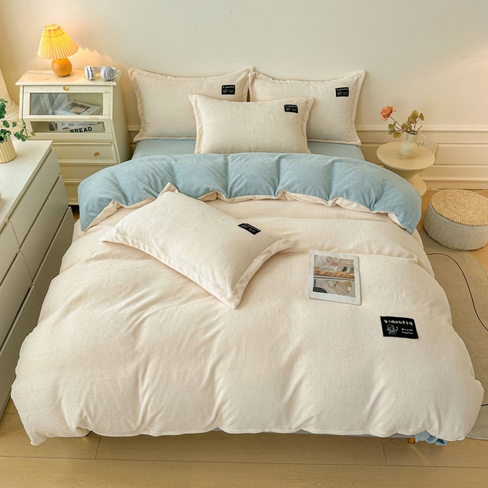 莱越家纺 2025新款高克重牛奶绒纯色贴标款四件套（8斤重） 贴标-米白+天蓝