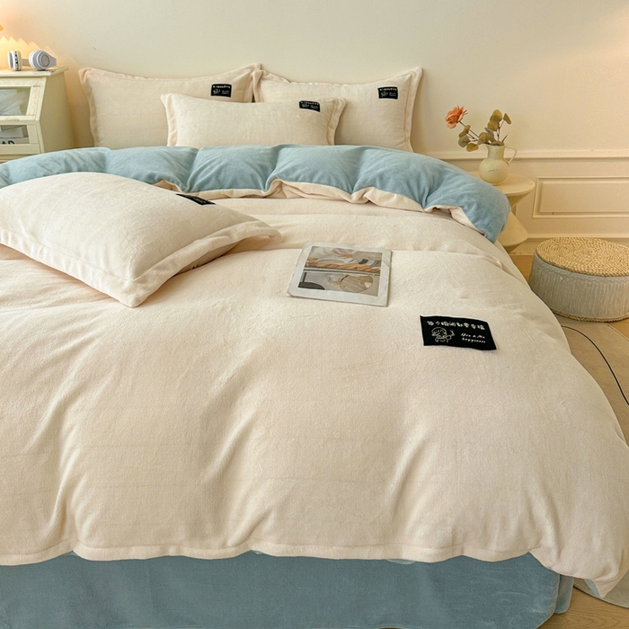 91家纺网 家纺一手货源 找家纺 莱越家纺 2025新款高克重牛奶绒纯色贴标款四件套（8斤重） 贴标-米白+天蓝