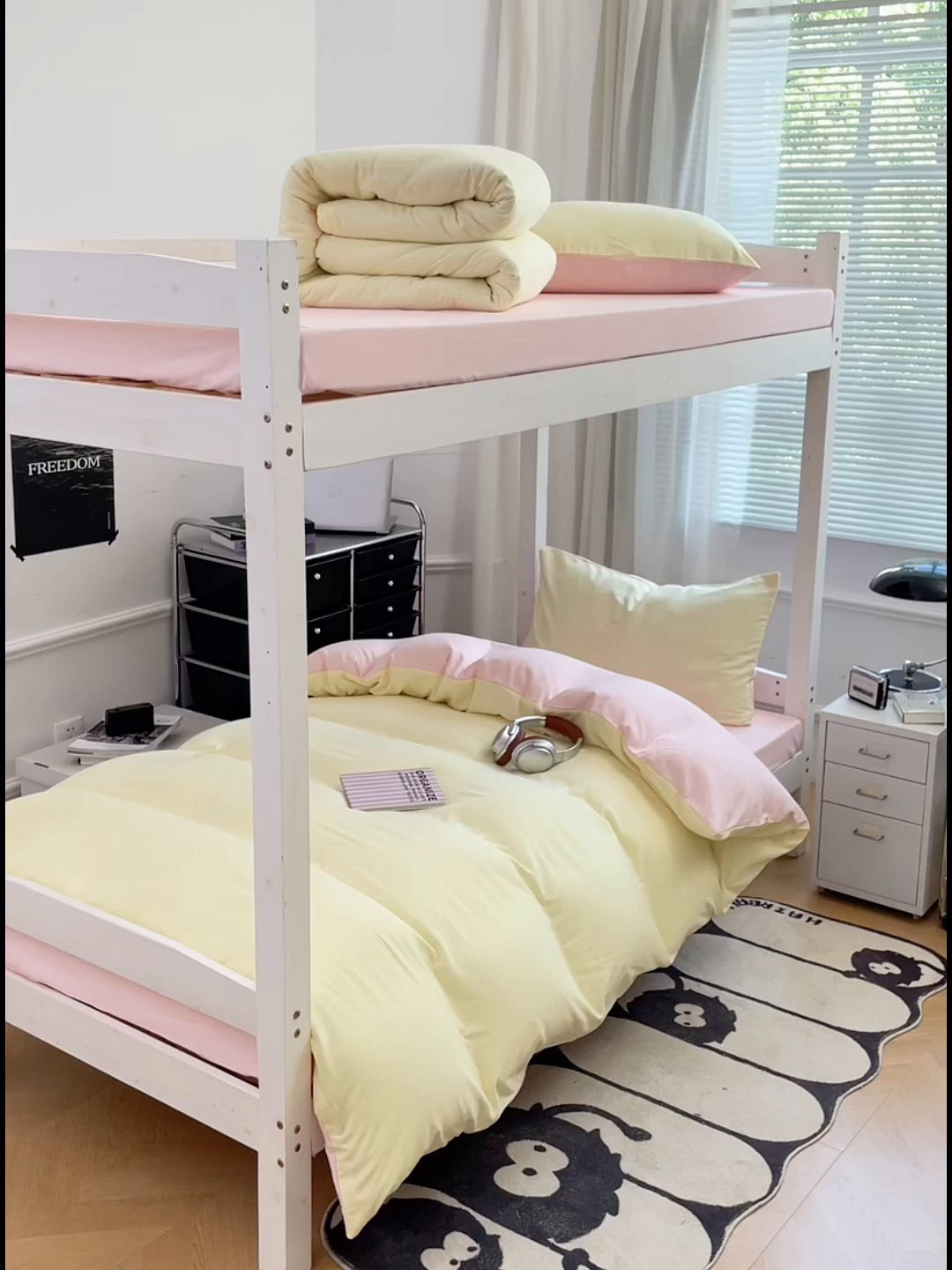 91家纺网 家纺一手货源 找家纺 梦卓家纺 2025新款学生宿舍上下铺纯色水洗棉三件套 奶黄水粉