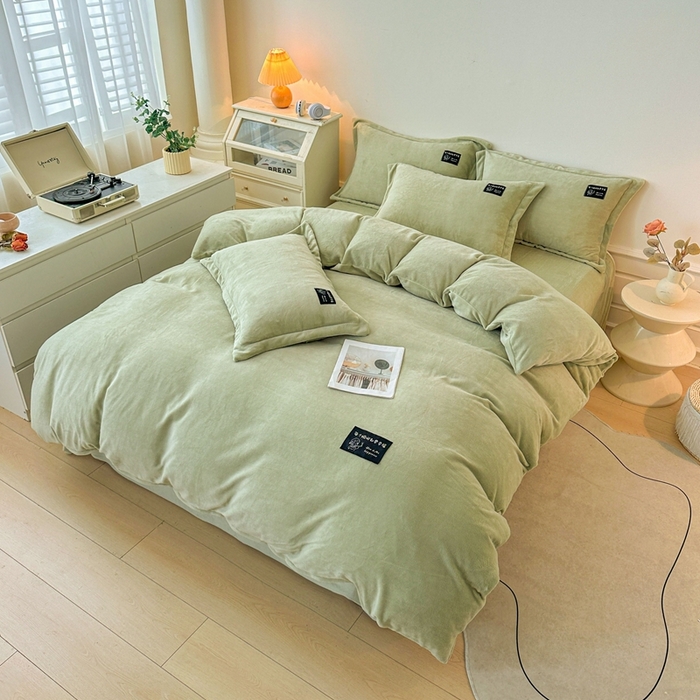 91家纺网 家纺一手货源 找家纺 莱越家纺 2025新款高克重牛奶绒纯色贴标款四件套（8斤重） 贴标-牛奶果绿
