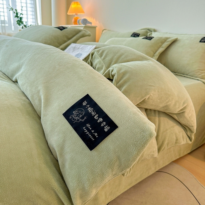 91家纺网 家纺一手货源 找家纺 莱越家纺 2025新款高克重牛奶绒纯色贴标款四件套（8斤重） 贴标-牛奶果绿