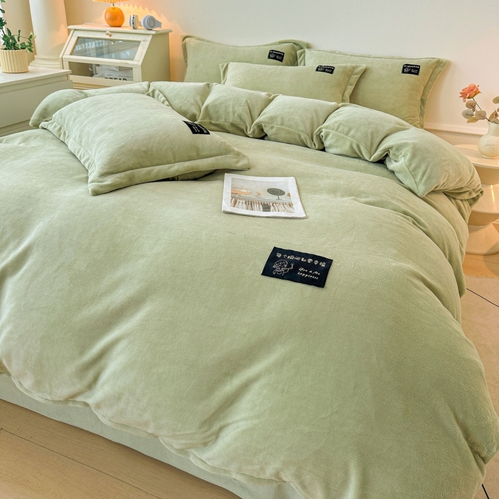 91家纺网 家纺一手货源 找家纺 莱越家纺 2025新款高克重牛奶绒纯色贴标款四件套（8斤重） 贴标-牛奶果绿
