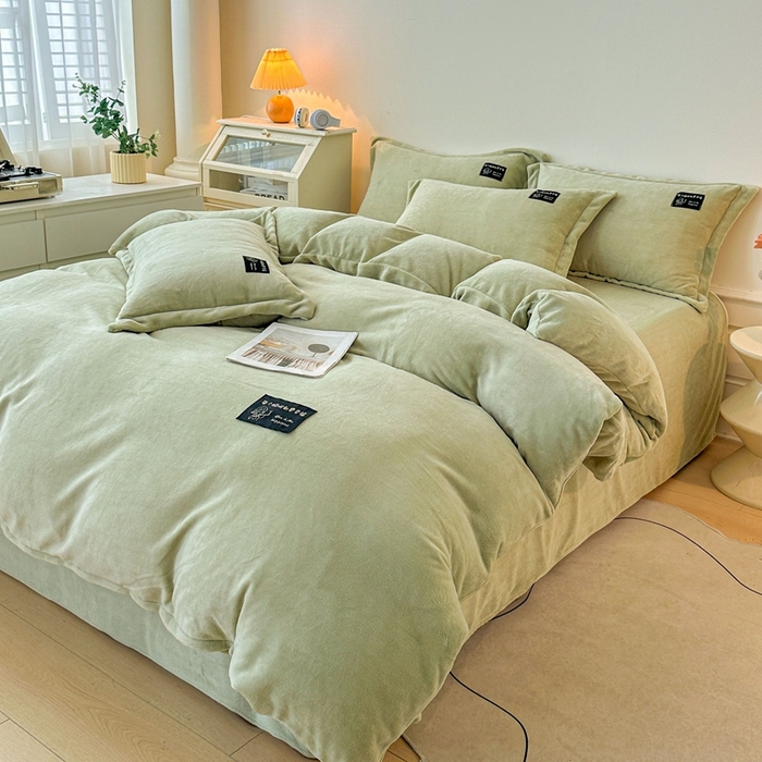 91家纺网 家纺一手货源 找家纺 莱越家纺 2025新款高克重牛奶绒纯色贴标款四件套（8斤重） 贴标-牛奶果绿