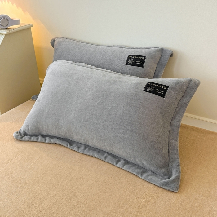 91家纺网 家纺一手货源 找家纺 莱越家纺 2025新款高克重牛奶绒纯色贴标款四件套（8斤重） 贴标-绅士灰+香槟金