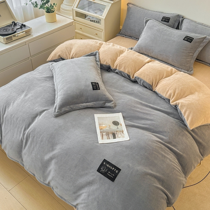 91家纺网 家纺一手货源 找家纺 莱越家纺 2025新款高克重牛奶绒纯色贴标款四件套（8斤重） 贴标-绅士灰+香槟金