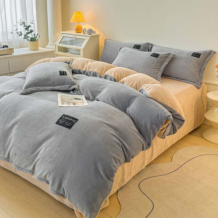 91家纺网 家纺一手货源 找家纺 莱越家纺 2025新款高克重牛奶绒纯色贴标款四件套（8斤重） 贴标-绅士灰+香槟金
