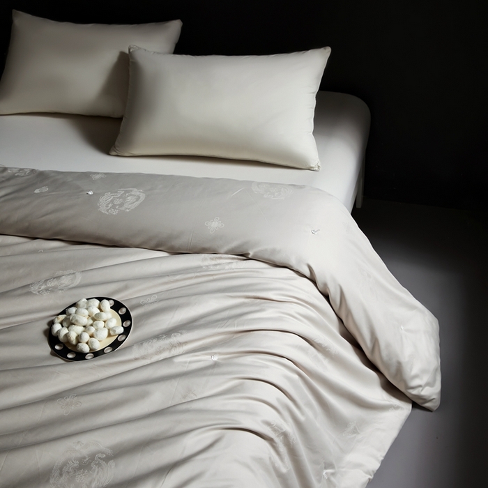 91家纺网 家纺一手货源 找家纺 金同成 2025新款婚庆被冬被子母被春秋被四季被60支全棉龙凤喜字提花蚕丝被 静雅灰