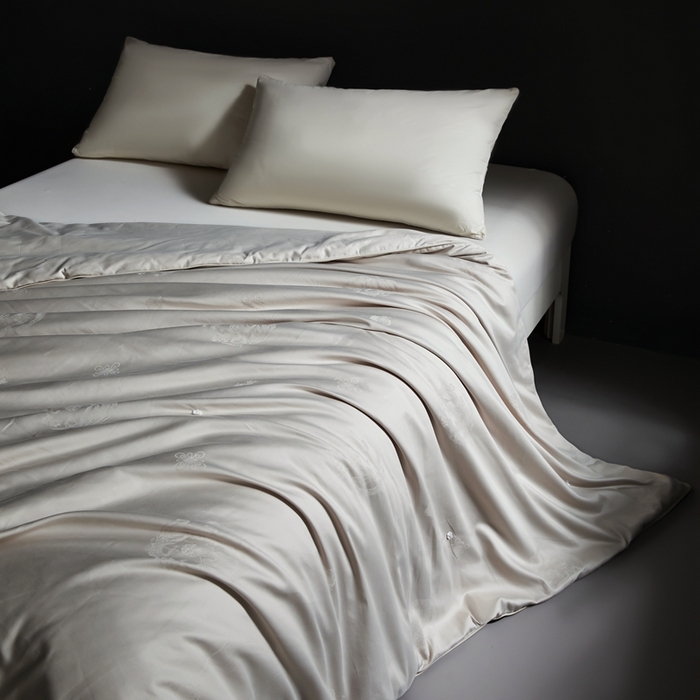 91家纺网 家纺一手货源 找家纺 金同成 2025新款婚庆被冬被子母被春秋被四季被60支全棉龙凤喜字提花蚕丝被 静雅灰