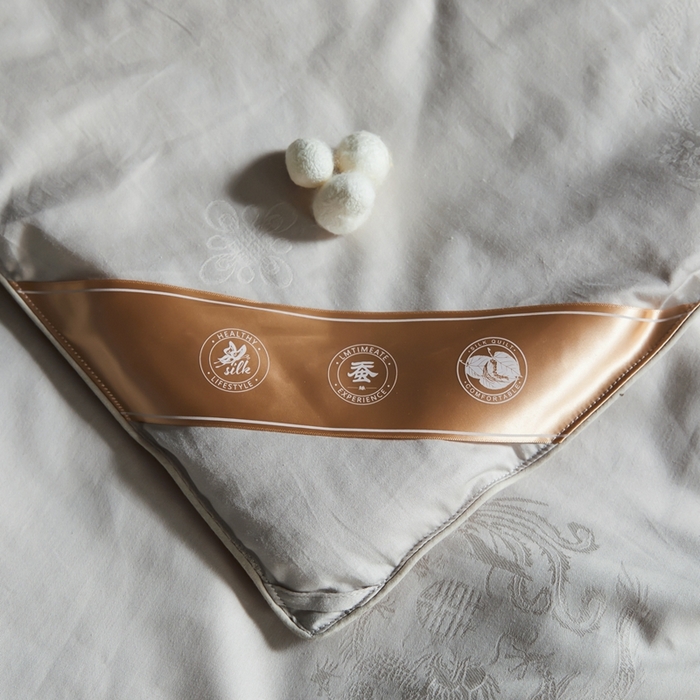 91家纺网 家纺一手货源 找家纺 金同成 2025新款婚庆被冬被子母被春秋被四季被60支全棉龙凤喜字提花蚕丝被 静雅灰