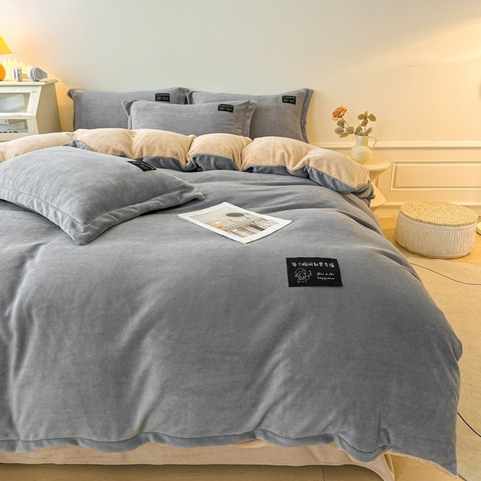 91家纺网 家纺一手货源 找家纺 莱越家纺 2025新款高克重牛奶绒纯色贴标款四件套（8斤重） 贴标-绅士灰+香槟金