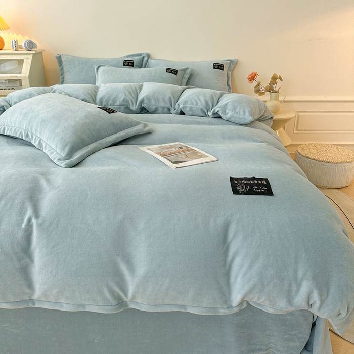 91家纺网 家纺一手货源 找家纺 莱越家纺 2025新款高克重牛奶绒纯色贴标款四件套（8斤重） 贴标-天蓝