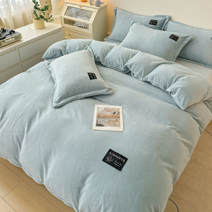 91家纺网 家纺一手货源 找家纺 莱越家纺 2025新款高克重牛奶绒纯色贴标款四件套（8斤重） 贴标-天蓝