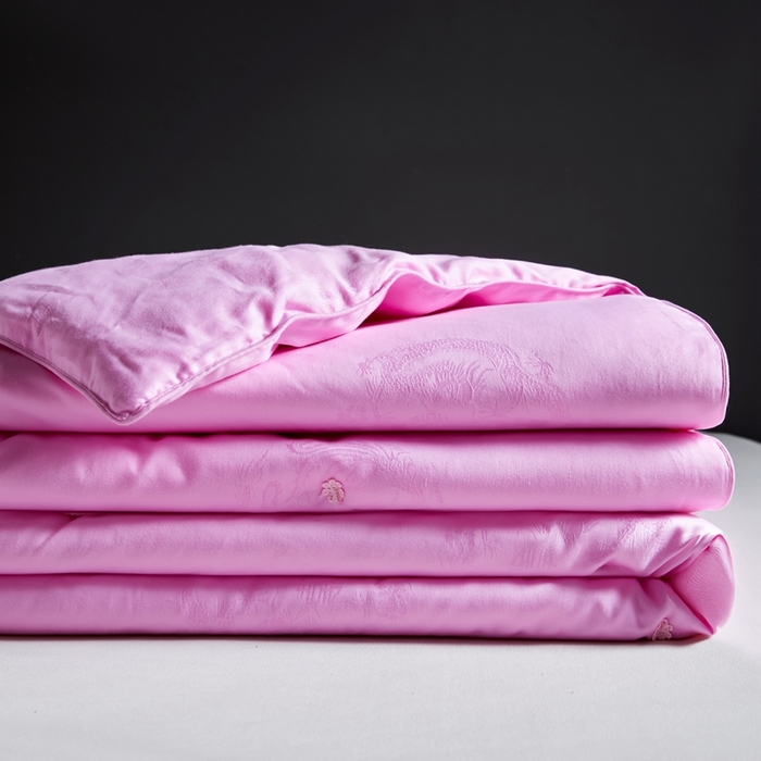 91家纺网 家纺一手货源 找家纺 金同成 2025新款婚庆被冬被子母被春秋被四季被60支全棉龙凤喜字提花蚕丝被 蜜糖粉