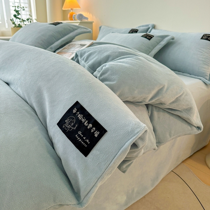 91家纺网 家纺一手货源 找家纺 莱越家纺 2025新款高克重牛奶绒纯色贴标款四件套（8斤重） 贴标-天蓝