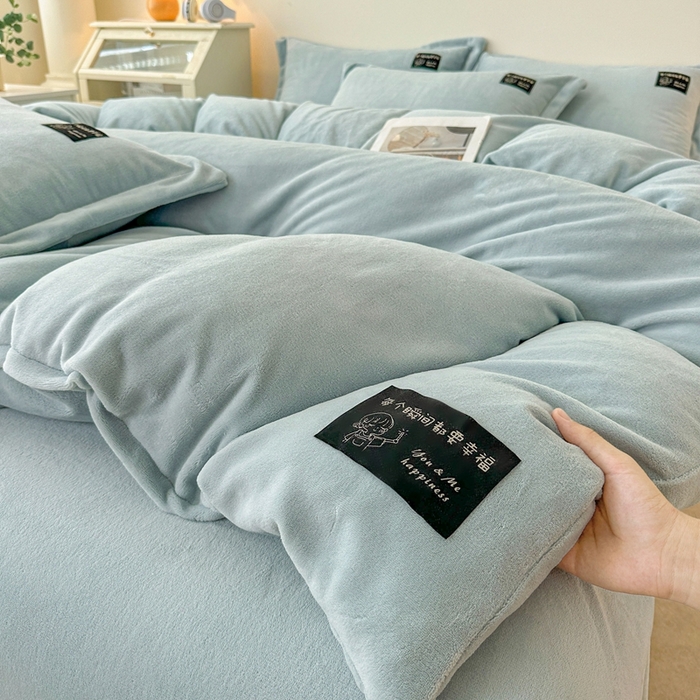 91家纺网 家纺一手货源 找家纺 莱越家纺 2025新款高克重牛奶绒纯色贴标款四件套（8斤重） 贴标-天蓝