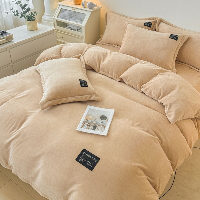 91家纺网 家纺一手货源 找家纺 莱越家纺 2025新款高克重牛奶绒纯色贴标款四件套（8斤重） 贴标-香槟金