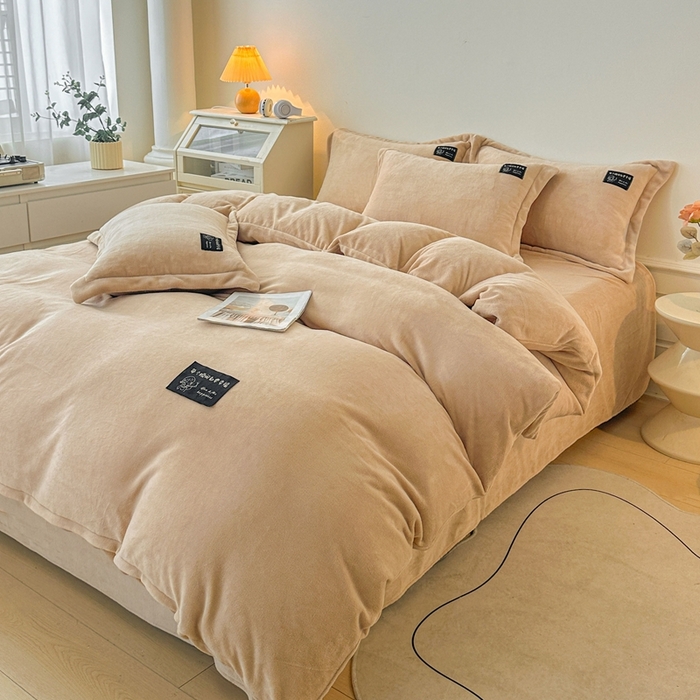 91家纺网 家纺一手货源 找家纺 莱越家纺 2025新款高克重牛奶绒纯色贴标款四件套（8斤重） 贴标-香槟金