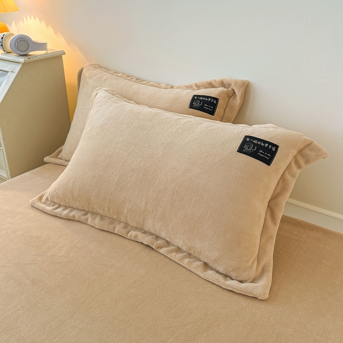 91家纺网 家纺一手货源 找家纺 莱越家纺 2025新款高克重牛奶绒纯色贴标款四件套（8斤重） 贴标-香槟金