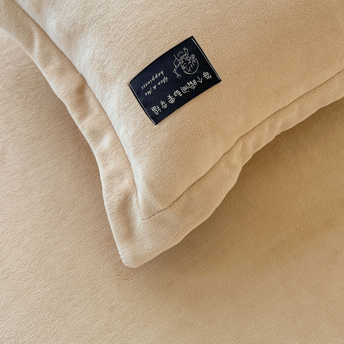 91家纺网 家纺一手货源 找家纺 莱越家纺 2025新款高克重牛奶绒纯色贴标款四件套（8斤重） 贴标-香槟金