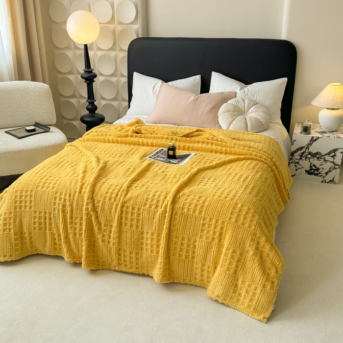 91家纺网 家纺一手货源 找家纺 穆琪2025新款高克重华夫格舒棉绒办公家用多功能毯子几何方块塔芙绒毛毯 亮丽黄