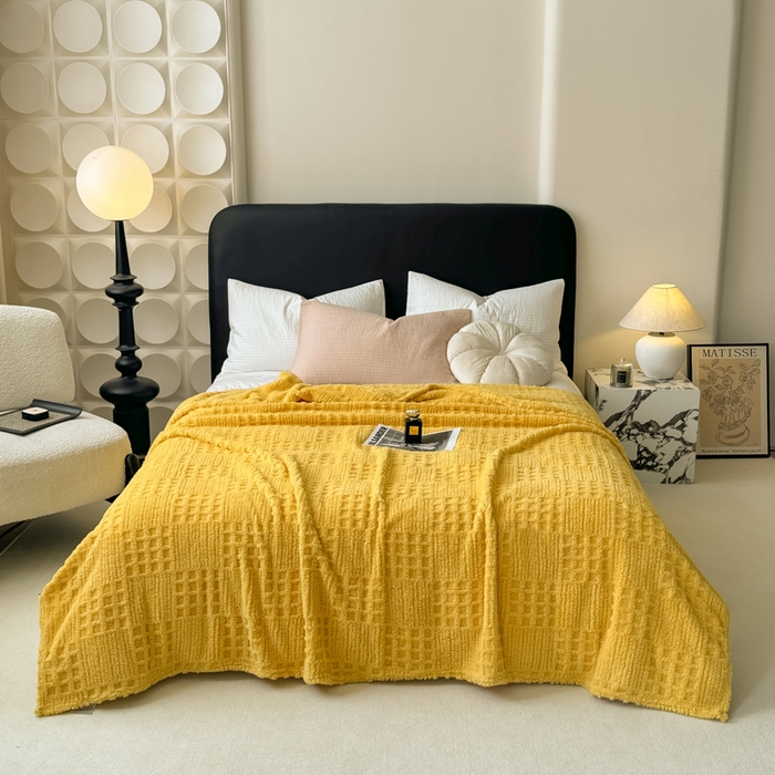 91家纺网 家纺一手货源 找家纺 穆琪2025新款高克重华夫格舒棉绒办公家用多功能毯子几何方块塔芙绒毛毯 亮丽黄