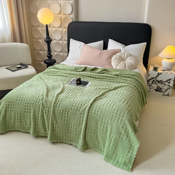 91家纺网 家纺一手货源 找家纺 穆琪2025新款高克重华夫格舒棉绒办公家用多功能毯子几何方块塔芙绒毛毯 青草绿