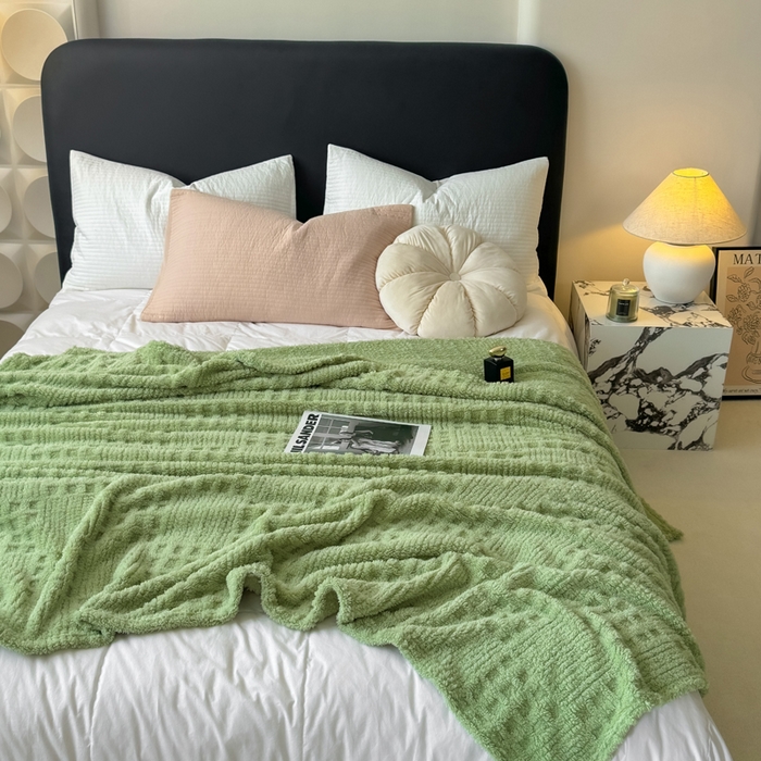 91家纺网 家纺一手货源 找家纺 穆琪2025新款高克重华夫格舒棉绒办公家用多功能毯子几何方块塔芙绒毛毯 青草绿