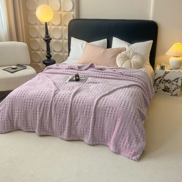 91家纺网 家纺一手货源 找家纺 穆琪2025新款高克重华夫格舒棉绒办公家用多功能毯子几何方块塔芙绒毛毯 星辰紫