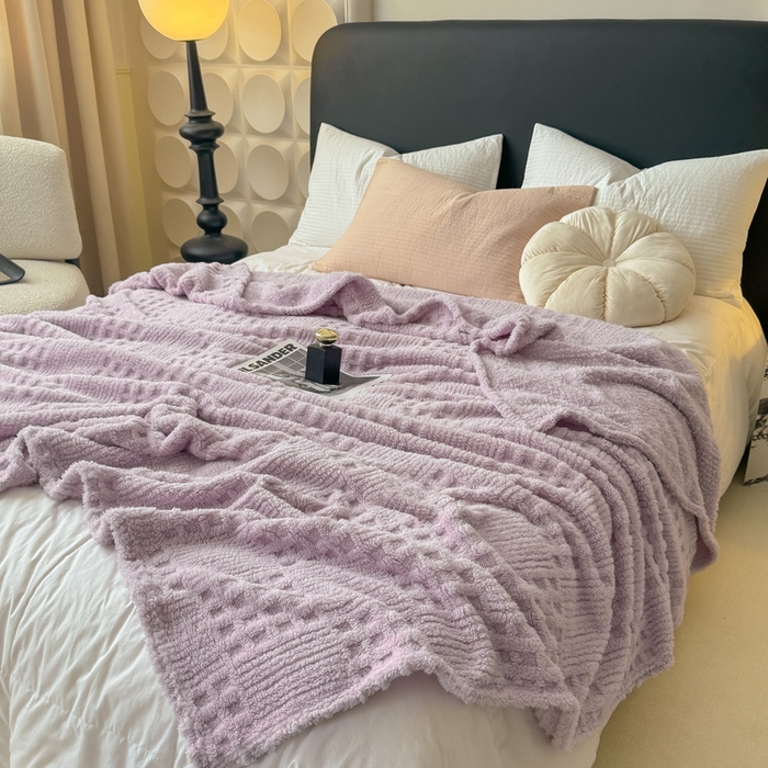 91家纺网 家纺一手货源 找家纺 穆琪2025新款高克重华夫格舒棉绒办公家用多功能毯子几何方块塔芙绒毛毯 星辰紫