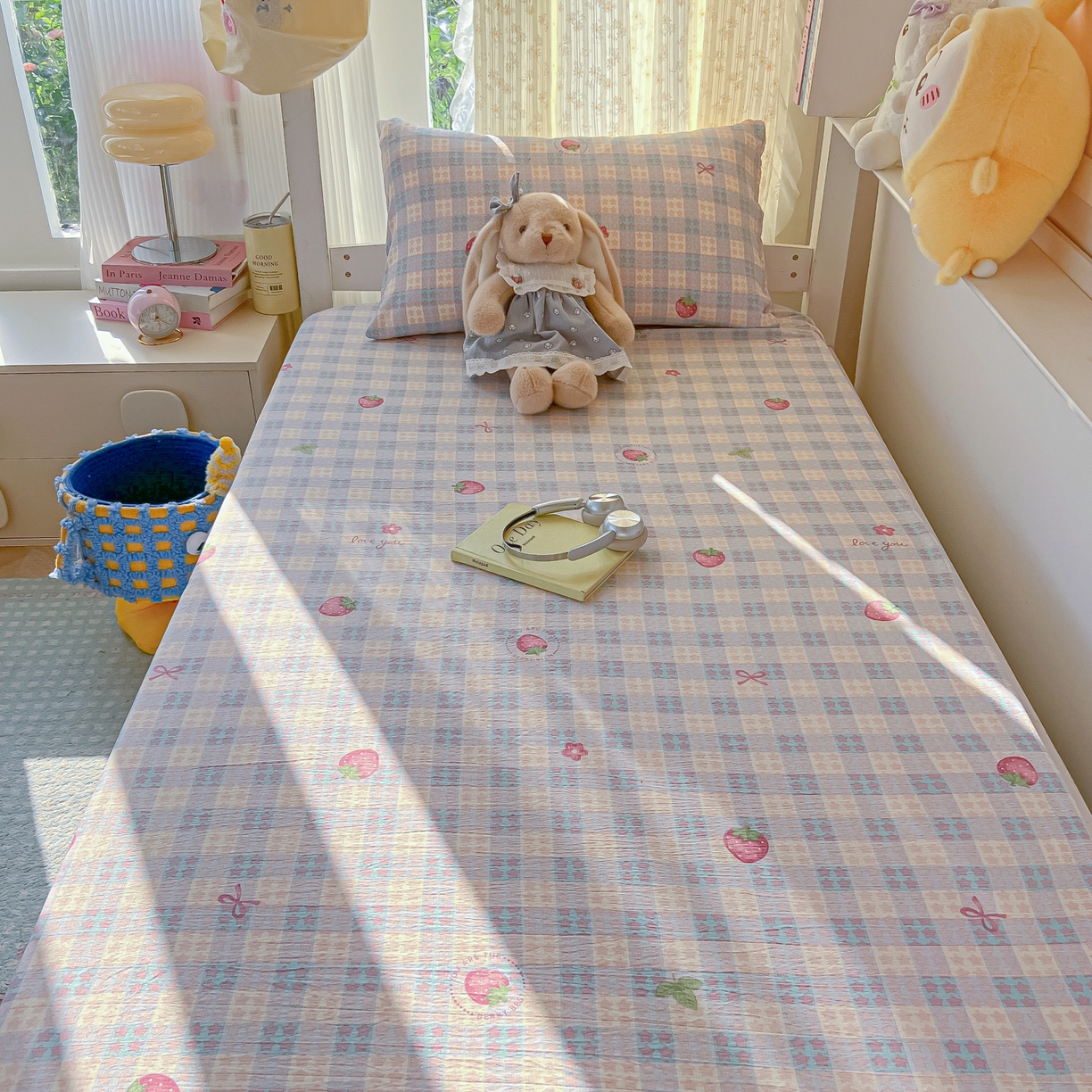 91家纺网 家纺一手货源 找家纺 韩巢家纺 2025新款双层纱学生宿舍寝室床笠单件单床笠上下铺防滑床单床垫套 有草莓的地方