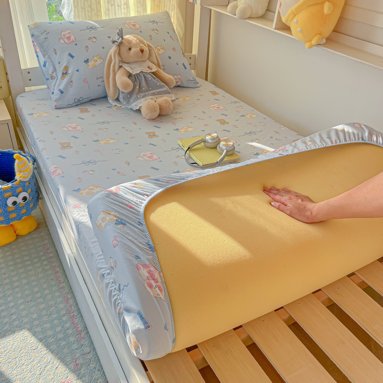 91家纺网 家纺一手货源 找家纺 韩巢家纺 2025新款双层纱学生宿舍寝室床笠单件单床笠上下铺防滑床单床垫套 小猫时光篮