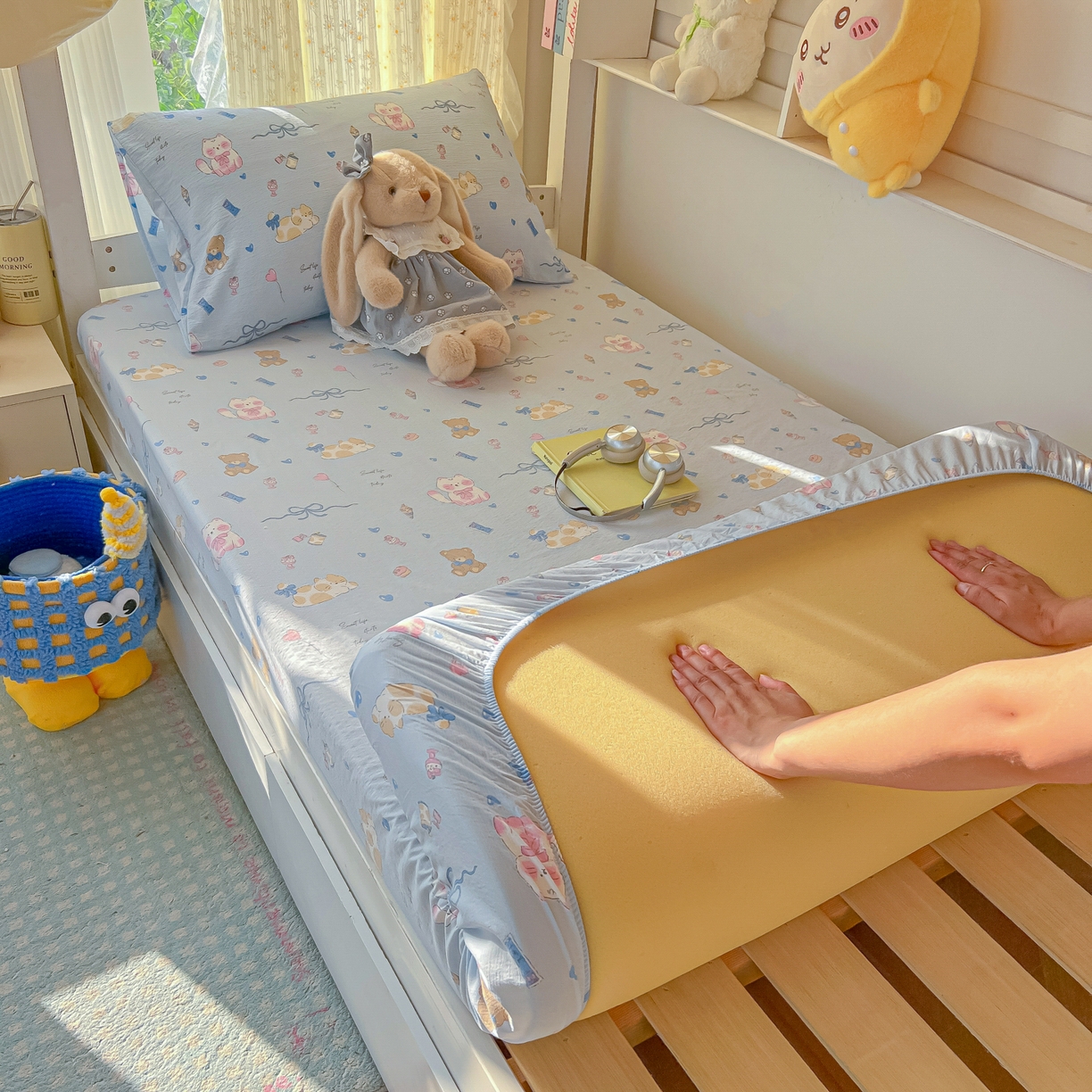 91家纺网 家纺一手货源 找家纺 韩巢家纺 2025新款双层纱学生宿舍寝室床笠单件单床笠上下铺防滑床单床垫套 小猫时光篮