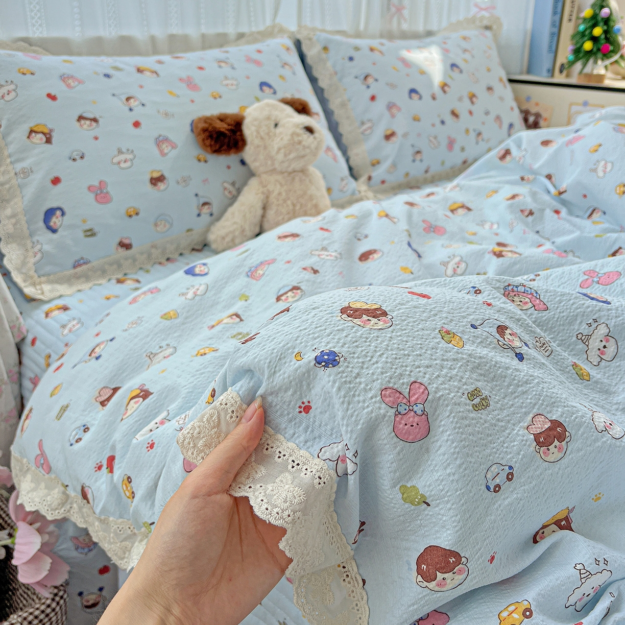 91家纺网 家纺一手货源 找家纺 富米莱（原臻工厂） 2025新款全棉蝴蝶花边热销款韩式云感亲肤棉床盖床裙四件套 阿呆-蓝（蝴蝶花边款）