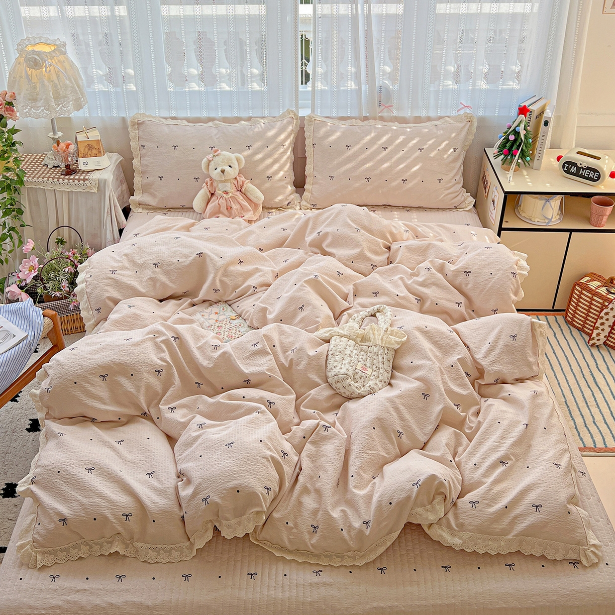 91家纺网 家纺一手货源 找家纺 富米莱（原臻工厂） 2025新款全棉蝴蝶花边热销款韩式云感亲肤棉床盖床裙四件套 粉结（蝴蝶花边款）