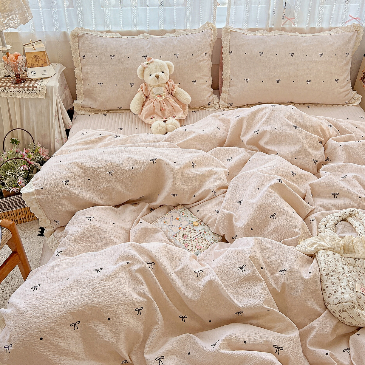 91家纺网 家纺一手货源 找家纺 富米莱（原臻工厂） 2025新款全棉蝴蝶花边热销款韩式云感亲肤棉床盖床裙四件套 粉结（蝴蝶花边款）