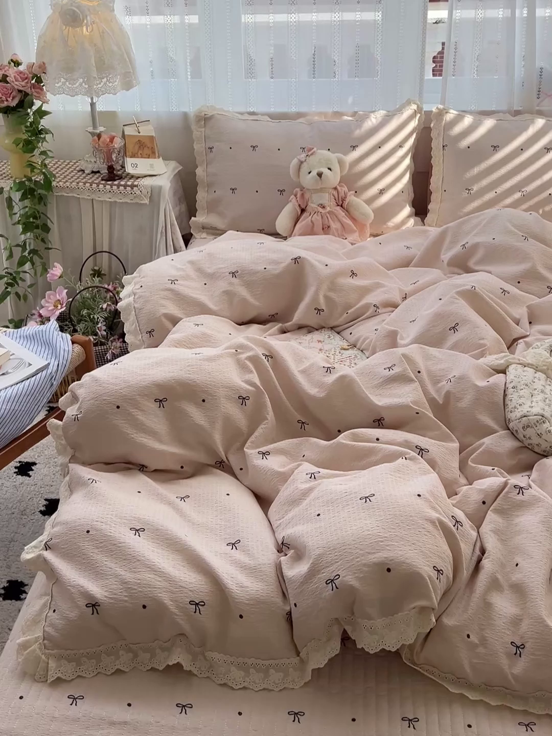 91家纺网 家纺一手货源 找家纺 富米莱（原臻工厂） 2025新款全棉蝴蝶花边热销款韩式云感亲肤棉床盖床裙四件套 粉结（蝴蝶花边款）