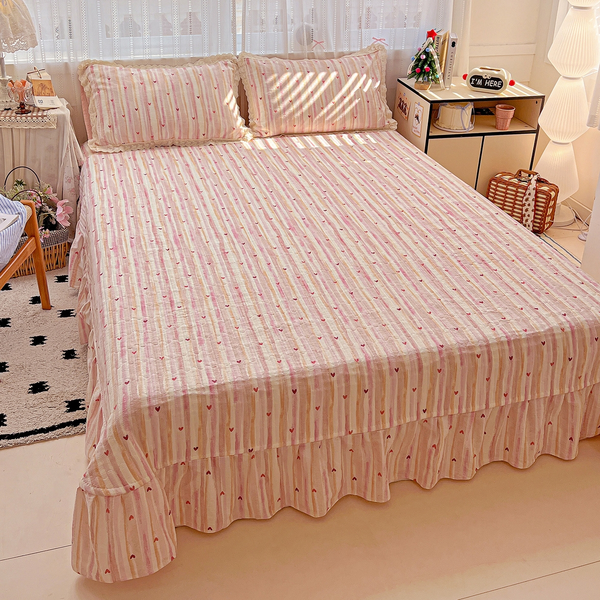 91家纺网 家纺一手货源 找家纺 富米莱（原臻工厂） 2025新款全棉蝴蝶花边热销款韩式云感亲肤棉床盖床裙四件套 红爱心（蝴蝶花边款）