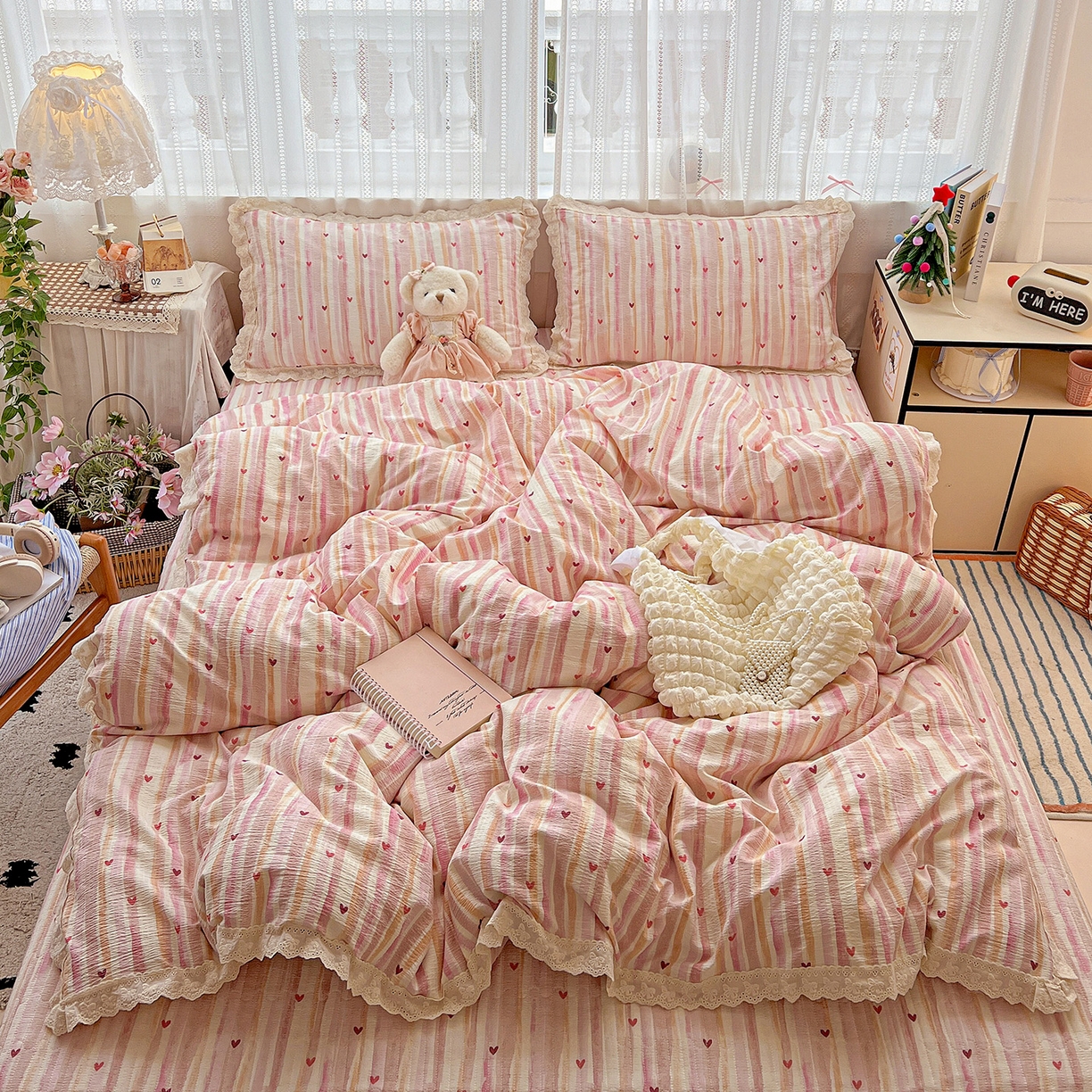 91家纺网 家纺一手货源 找家纺 富米莱（原臻工厂） 2025新款全棉蝴蝶花边热销款韩式云感亲肤棉床盖床裙四件套 红爱心（蝴蝶花边款）