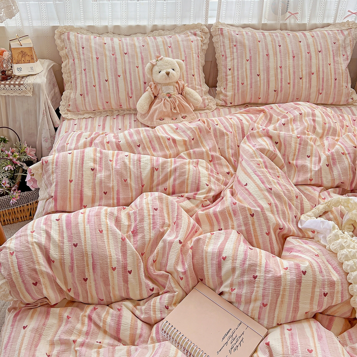 91家纺网 家纺一手货源 找家纺 富米莱（原臻工厂） 2025新款全棉蝴蝶花边热销款韩式云感亲肤棉床盖床裙四件套 红爱心（蝴蝶花边款）